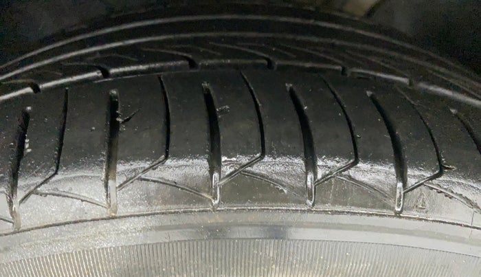 2014 Skoda Octavia ACTIVE 1.4 TSI, Petrol, Manual, 60,093 km, Left Front Tyre Tread