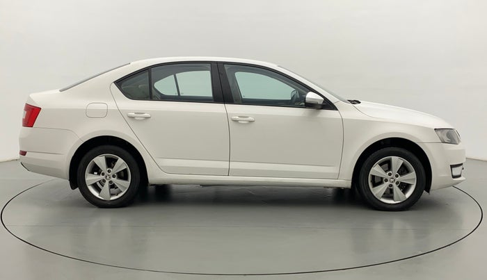 2014 Skoda Octavia ACTIVE 1.4 TSI, Petrol, Manual, 60,093 km, Right Side View