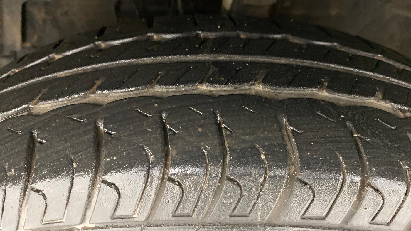 2016 Maruti Swift Dzire VXI OPT, Petrol, Manual, 17,094 km, Left Front Tyre Tread