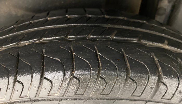2016 Maruti Swift Dzire VXI OPT, Petrol, Manual, 17,094 km, Left Rear Tyre Tread