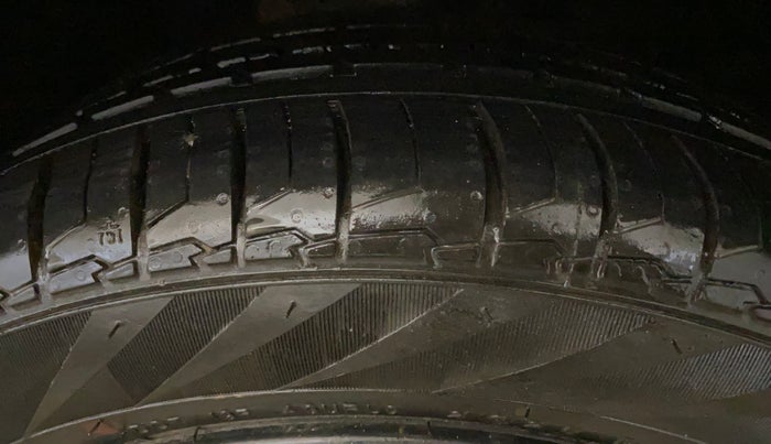 2020 Tata ALTROZ XZ PETROL, Petrol, Manual, 76,496 km, Right Front Tyre Tread