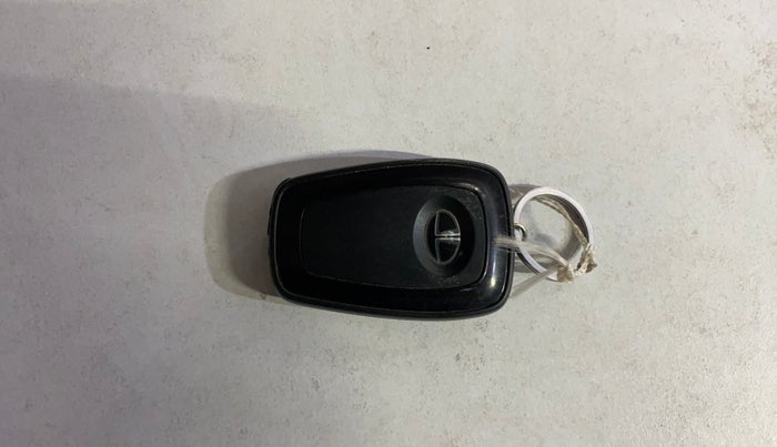 2020 Tata ALTROZ XZ PETROL, Petrol, Manual, 76,496 km, Key Close Up