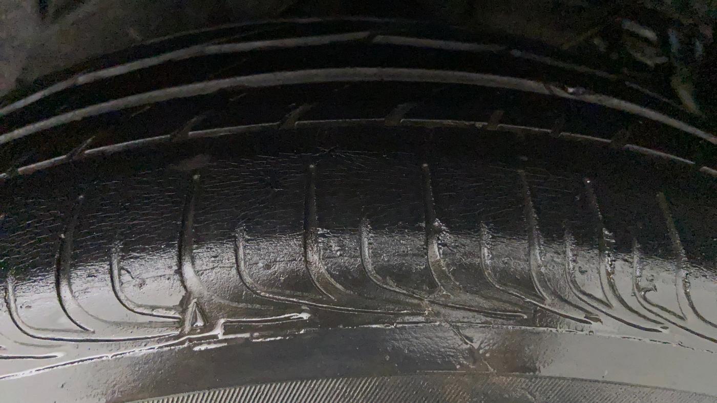 2011 Toyota Corolla Altis VL AT, Petrol, Automatic, 83,619 km, Left Front Tyre Tread