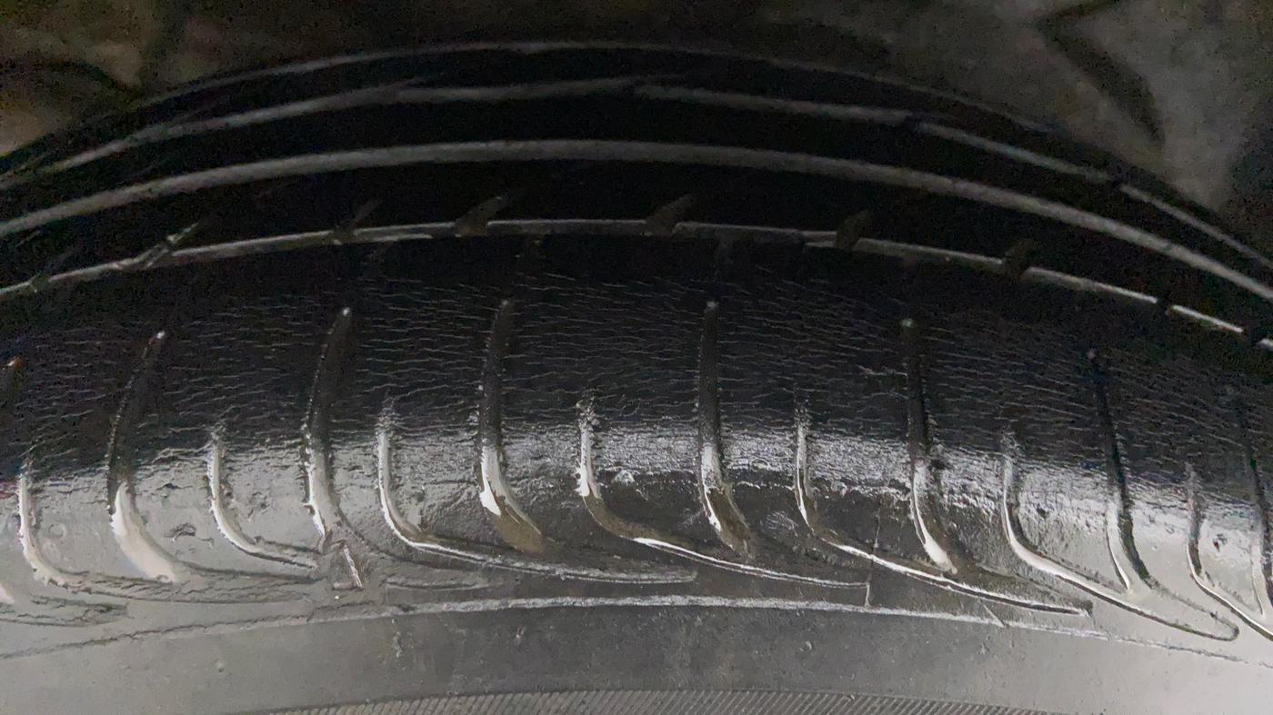 2011 Toyota Corolla Altis VL AT, Petrol, Automatic, 83,619 km, Right Rear Tyre Tread