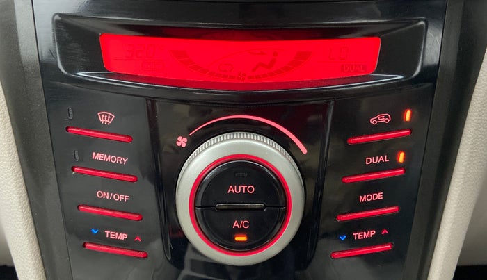 2020 Mahindra XUV300 W8(O), Diesel, Manual, 10,441 km, Automatic Climate Control
