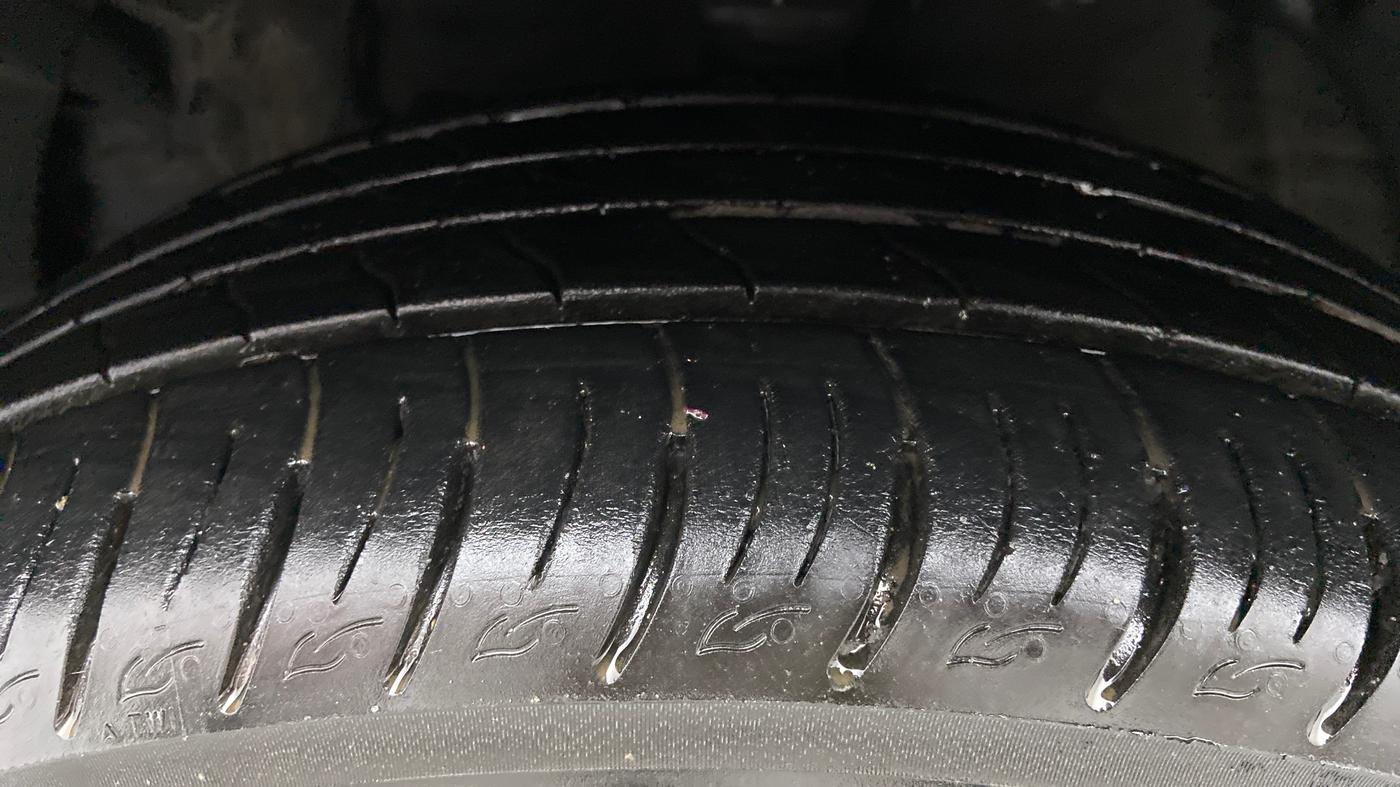 2020 Mahindra XUV300 W8(O), Diesel, Manual, 10,441 km, Left Front Tyre Tread