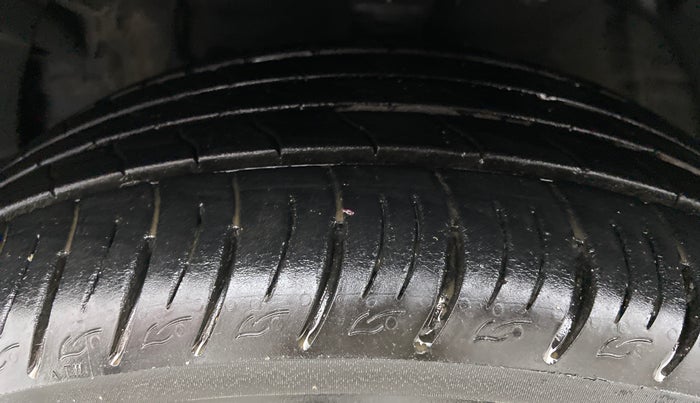 2020 Mahindra XUV300 W8(O), Diesel, Manual, 10,441 km, Left Front Tyre Tread