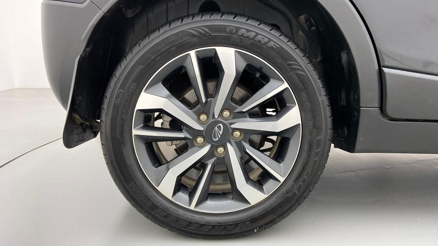 2020 Mahindra XUV300 W8(O), Diesel, Manual, 10,441 km, Right Rear Wheel