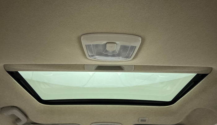 2020 Mahindra XUV300 W8(O), Diesel, Manual, 10,441 km, Moonroof/ Sunroof
