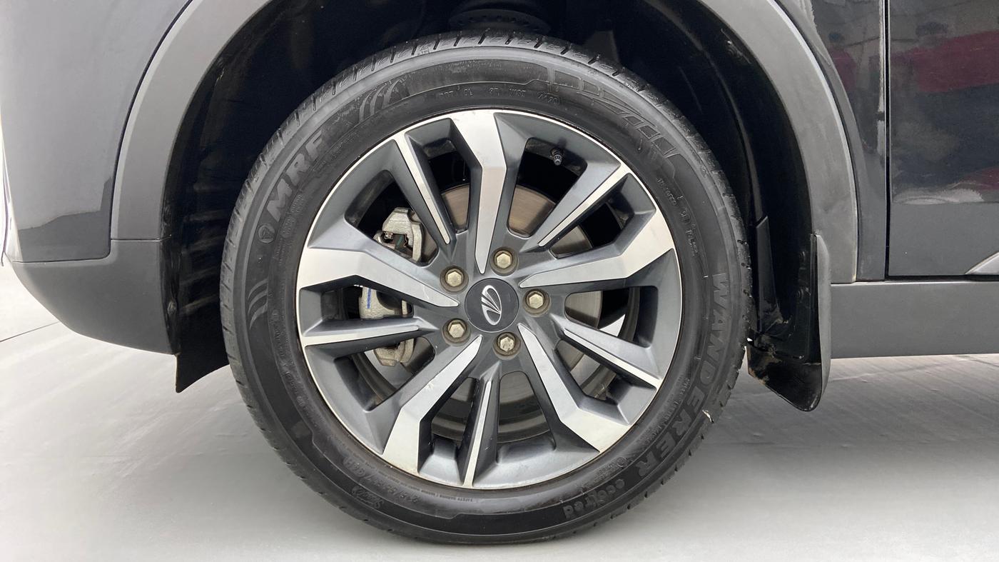 2020 Mahindra XUV300 W8(O), Diesel, Manual, 10,441 km, Left Front Wheel