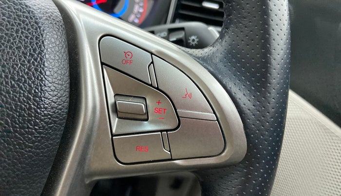 2020 Mahindra XUV300 W8(O), Diesel, Manual, 10,441 km, Adaptive Cruise Control