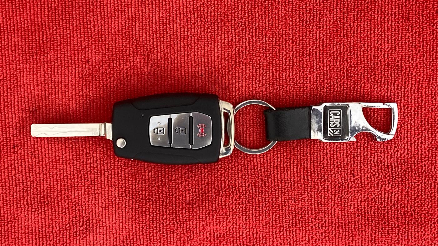 2020 Mahindra XUV300 W8(O), Diesel, Manual, 10,441 km, Key Close Up