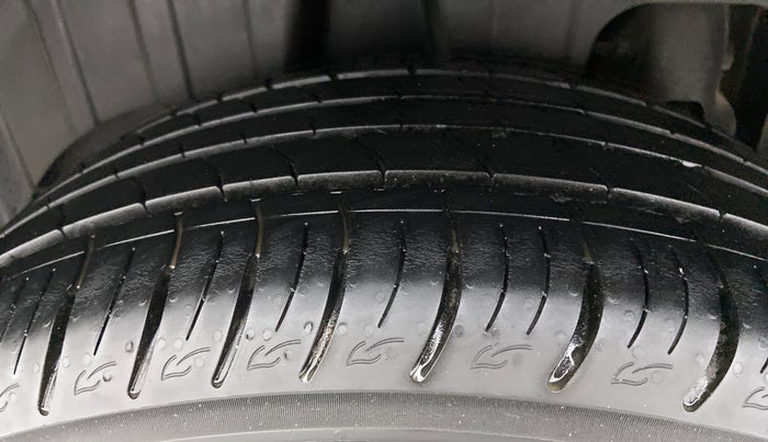 2020 Mahindra XUV300 W8(O), Diesel, Manual, 10,441 km, Right Rear Tyre Tread