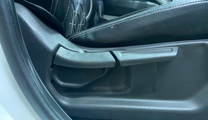 2022 Hyundai GRAND I10 NIOS SPORTZ 1.2 KAPPA VTVT, Petrol, Manual, 30,334 km, Driver Side Adjustment Panel