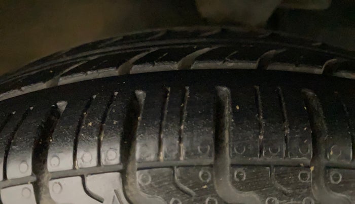 2014 Hyundai Eon SPORTZ, Petrol, Manual, 36,848 km, Right Front Tyre Tread