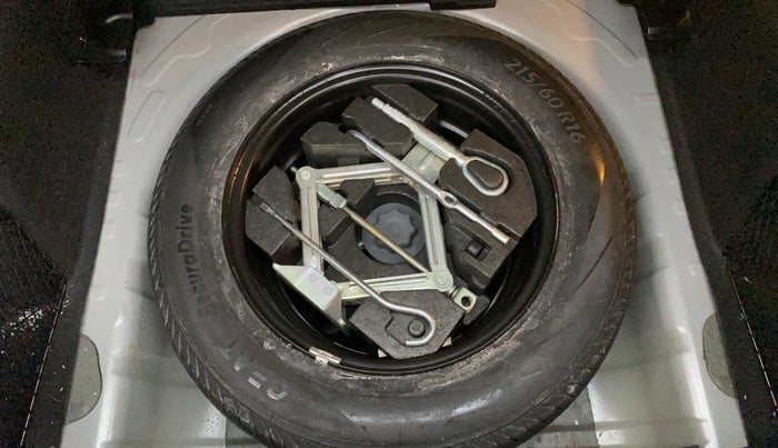 2023 MG ASTOR SAVVY 1.3 TURBO AT S RED, Petrol, Automatic, 30,812 km, Spare Tyre