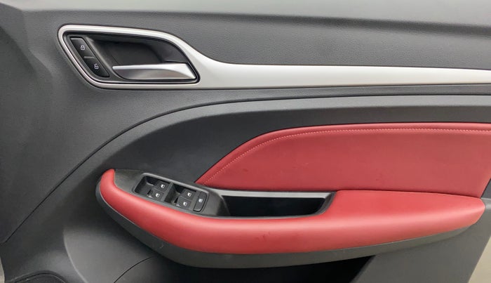 2023 MG ASTOR SAVVY 1.3 TURBO AT S RED, Petrol, Automatic, 30,812 km, Driver Side Door Panels Control