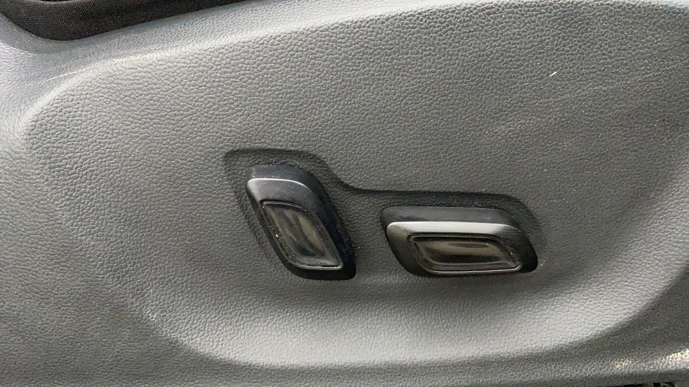 2023 MG ASTOR SAVVY 1.3 TURBO AT S RED, Petrol, Automatic, 30,812 km, Driver Side Adjustment Panel