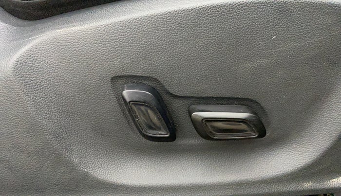 2023 MG ASTOR SAVVY 1.3 TURBO AT S RED, Petrol, Automatic, 30,812 km, Driver Side Adjustment Panel