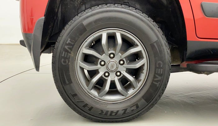 2018 Mahindra TUV300 T10 DUAL TONE, Diesel, Manual, 51,311 km, Right Rear Wheel