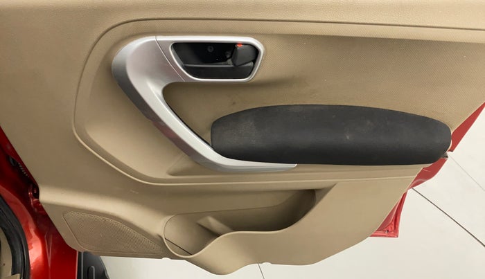 2018 Mahindra TUV300 T10 DUAL TONE, Diesel, Manual, 51,311 km, Driver Side Door Panels Control