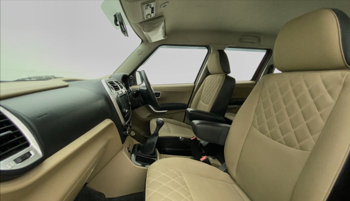 2018 Mahindra TUV300 T10 DUAL TONE, Diesel, Manual, 51,311 km, Right Side Front Door Cabin