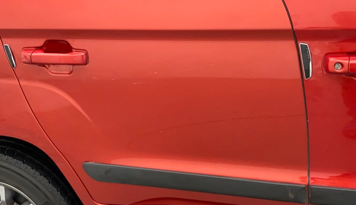 2018 Mahindra TUV300 T10 DUAL TONE, Diesel, Manual, 51,311 km, Right rear door - Minor scratches