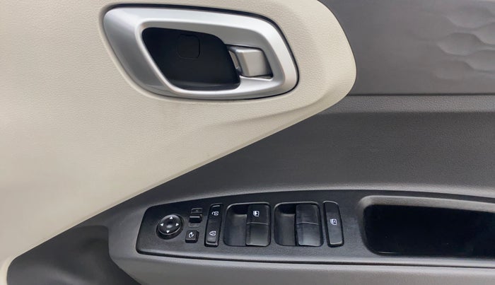 2020 Hyundai AURA SX 1.2 (O), Petrol, Manual, 61,882 km, Driver Side Door Panels Control