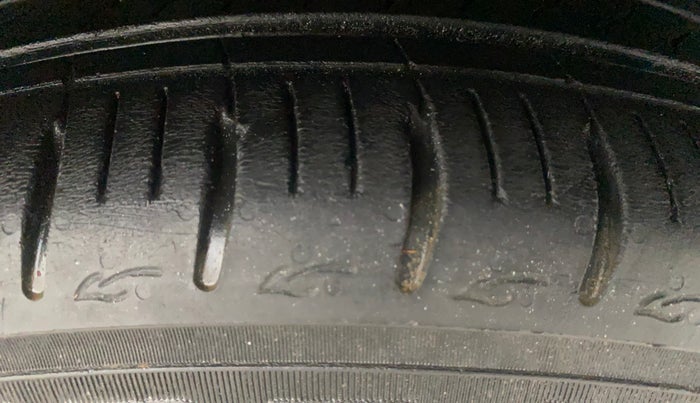 2020 Hyundai AURA SX 1.2 (O), Petrol, Manual, 61,882 km, Right Front Tyre Tread