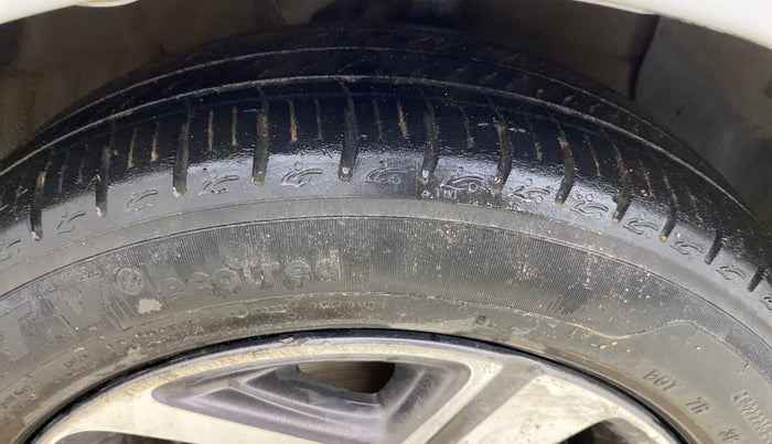 2023 Hyundai AURA SX 1.2, Petrol, Manual, 57,248 km, Right Front Tyre Tread