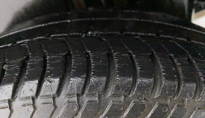 2014 Maruti Swift Dzire VXI, Petrol, Manual, 38,689 km, Left Rear Tyre Tread
