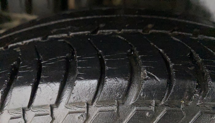 2014 Maruti Swift Dzire VXI, Petrol, Manual, 38,689 km, Right Rear Tyre Tread
