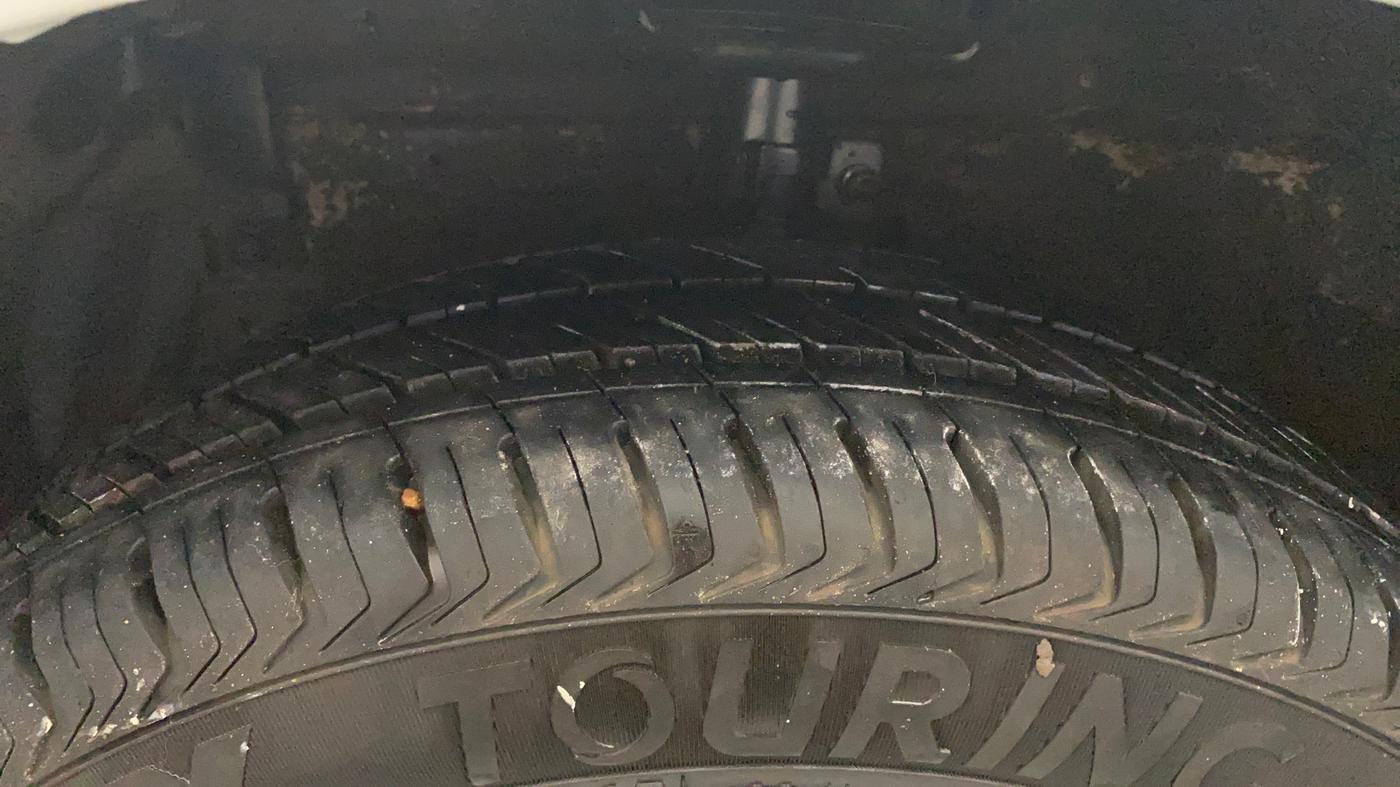2014 Maruti Swift VXI, Petrol, Manual, 37,134 km, Left Front Tyre Tread