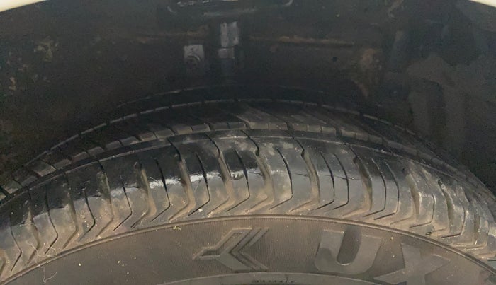 2014 Maruti Swift VXI, Petrol, Manual, 37,134 km, Right Front Tyre Tread
