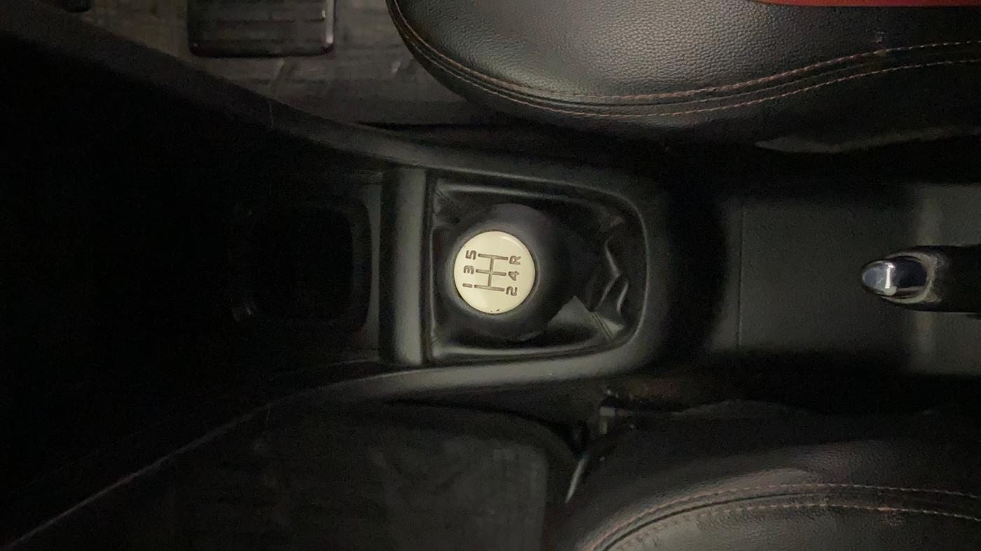 2014 Maruti Swift VXI, Petrol, Manual, 37,134 km, Gear Lever