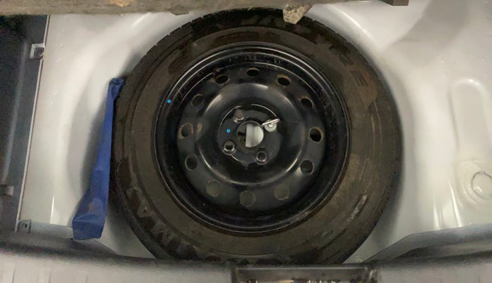 2014 Maruti Swift VXI, Petrol, Manual, 37,134 km, Spare Tyre