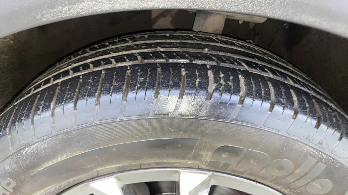 2021 Mahindra XUV700 AX 7 LUXURY P AT 7 STR, Petrol, Automatic, 57,114 km, Left Front Tyre Tread