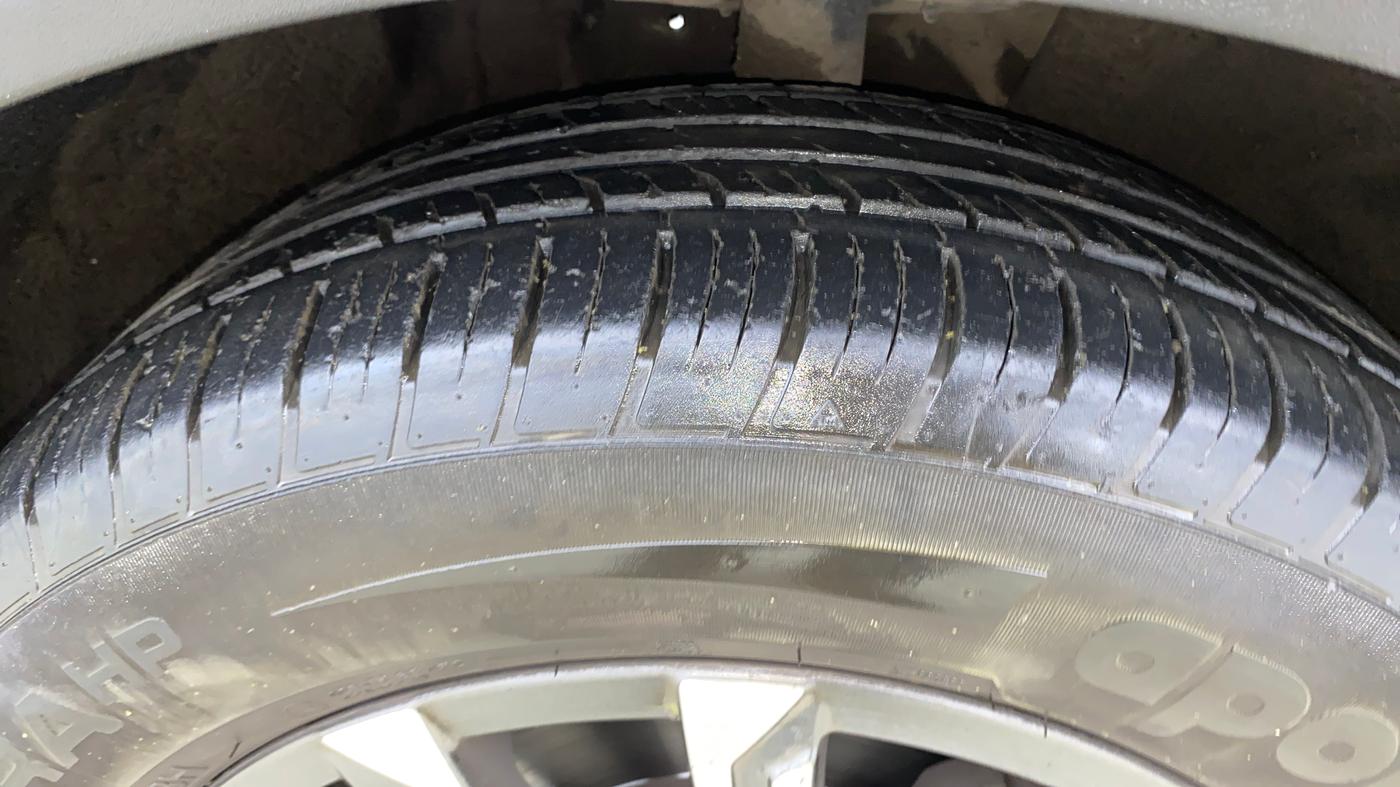 2021 Mahindra XUV700 AX 7 LUXURY P AT 7 STR, Petrol, Automatic, 57,114 km, Right Front Tyre Tread