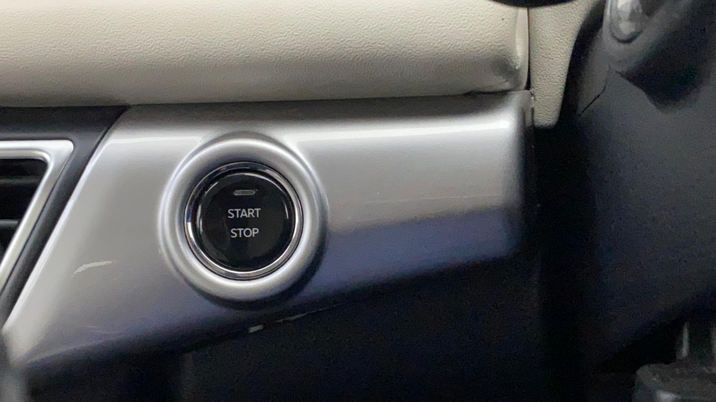 2021 Mahindra XUV700 AX 7 LUXURY P AT 7 STR, Petrol, Automatic, 57,114 km, Keyless Start/ Stop Button