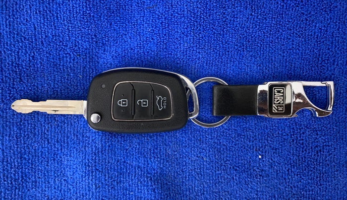 2022 Hyundai AURA S 1.2 CNG, CNG, Manual, 32,830 km, Key Close Up