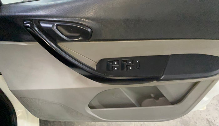 2017 Tata Tiago XT PETROL, Petrol, Manual, 48,903 km, Driver Side Door Panels Control