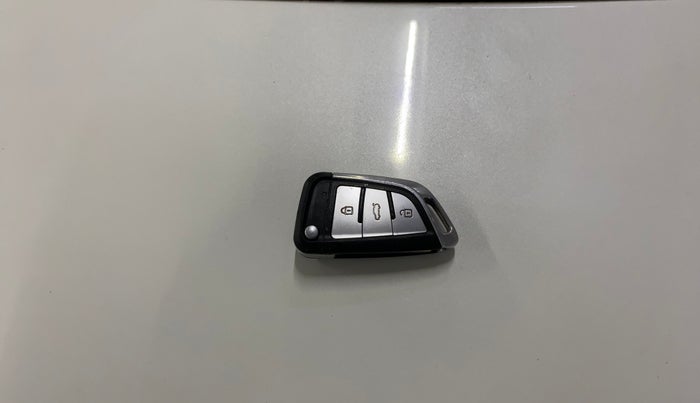 2017 Tata Tiago XT PETROL, Petrol, Manual, 48,903 km, Key Close Up