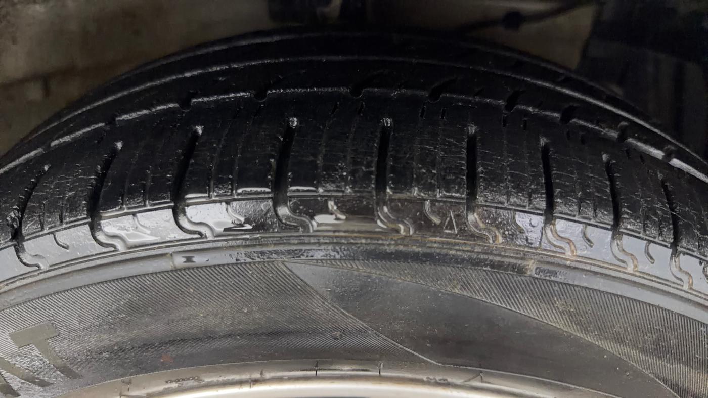 2018 Maruti Ciaz DELTA 1.5 SHVS MT PETROL, Petrol, Manual, 1,05,091 km, Right Front Tyre Tread