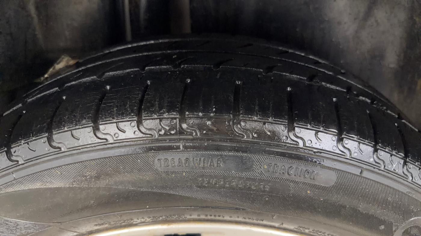 2018 Maruti Ciaz DELTA 1.5 SHVS MT PETROL, Petrol, Manual, 1,05,091 km, Right Rear Tyre Tread