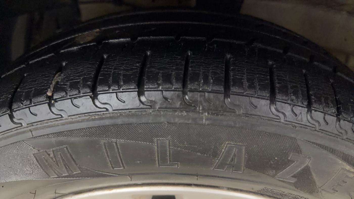 2018 Maruti Ciaz DELTA 1.5 SHVS MT PETROL, Petrol, Manual, 1,05,091 km, Left Front Tyre Tread