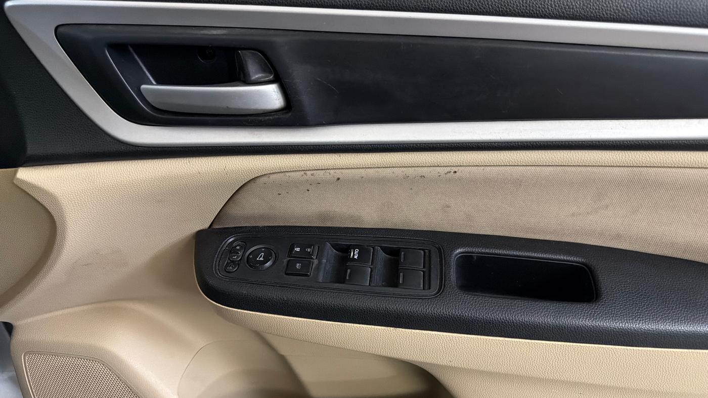 2022 Honda Amaze 1.2L I-VTEC VX CVT, Petrol, Automatic, 42,313 km, Driver Side Door Panels Control