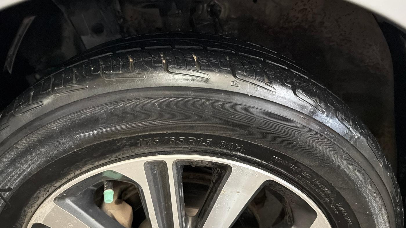 2022 Honda Amaze 1.2L I-VTEC VX CVT, Petrol, Automatic, 42,313 km, Left Front Tyre Tread