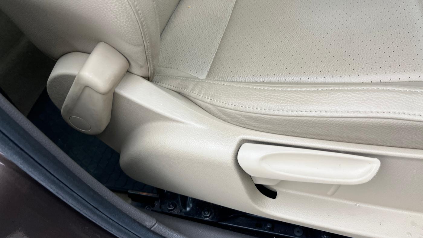 2020 Volkswagen Vento HIGHLINE 1.0L TSI AT, Petrol, Automatic, 34,673 km, Driver Side Adjustment Panel