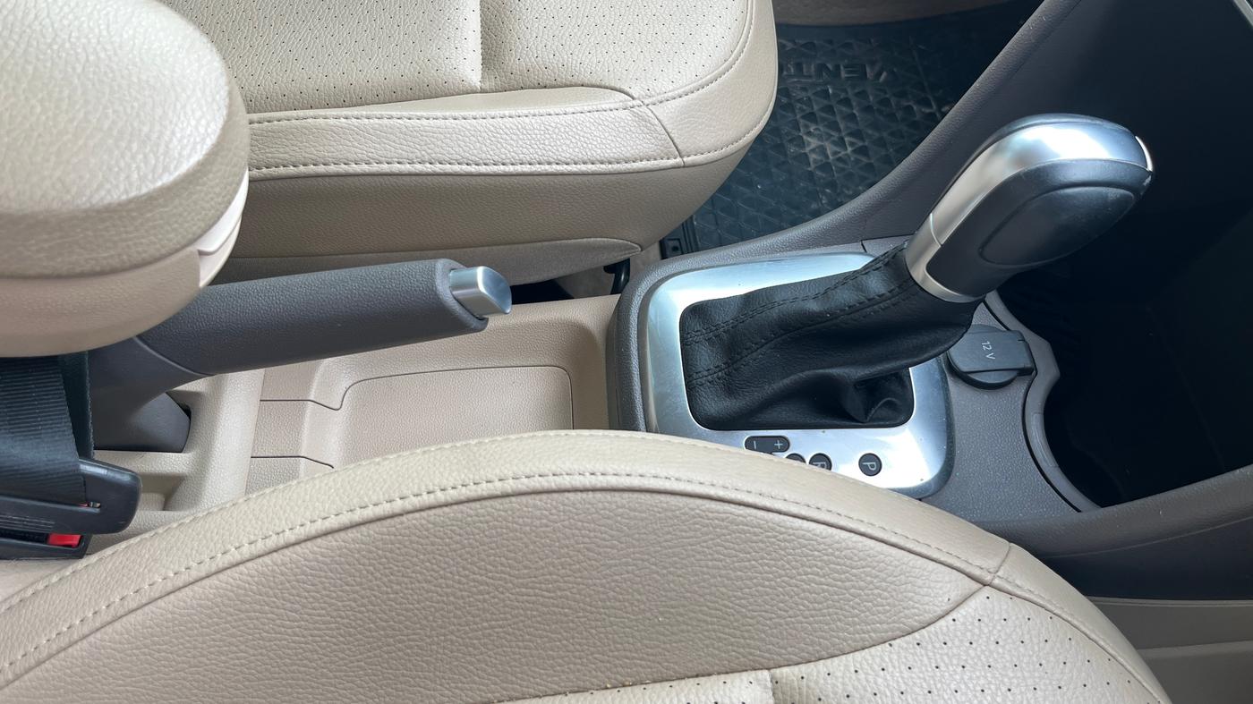 2020 Volkswagen Vento HIGHLINE 1.0L TSI AT, Petrol, Automatic, 34,673 km, Gear Lever