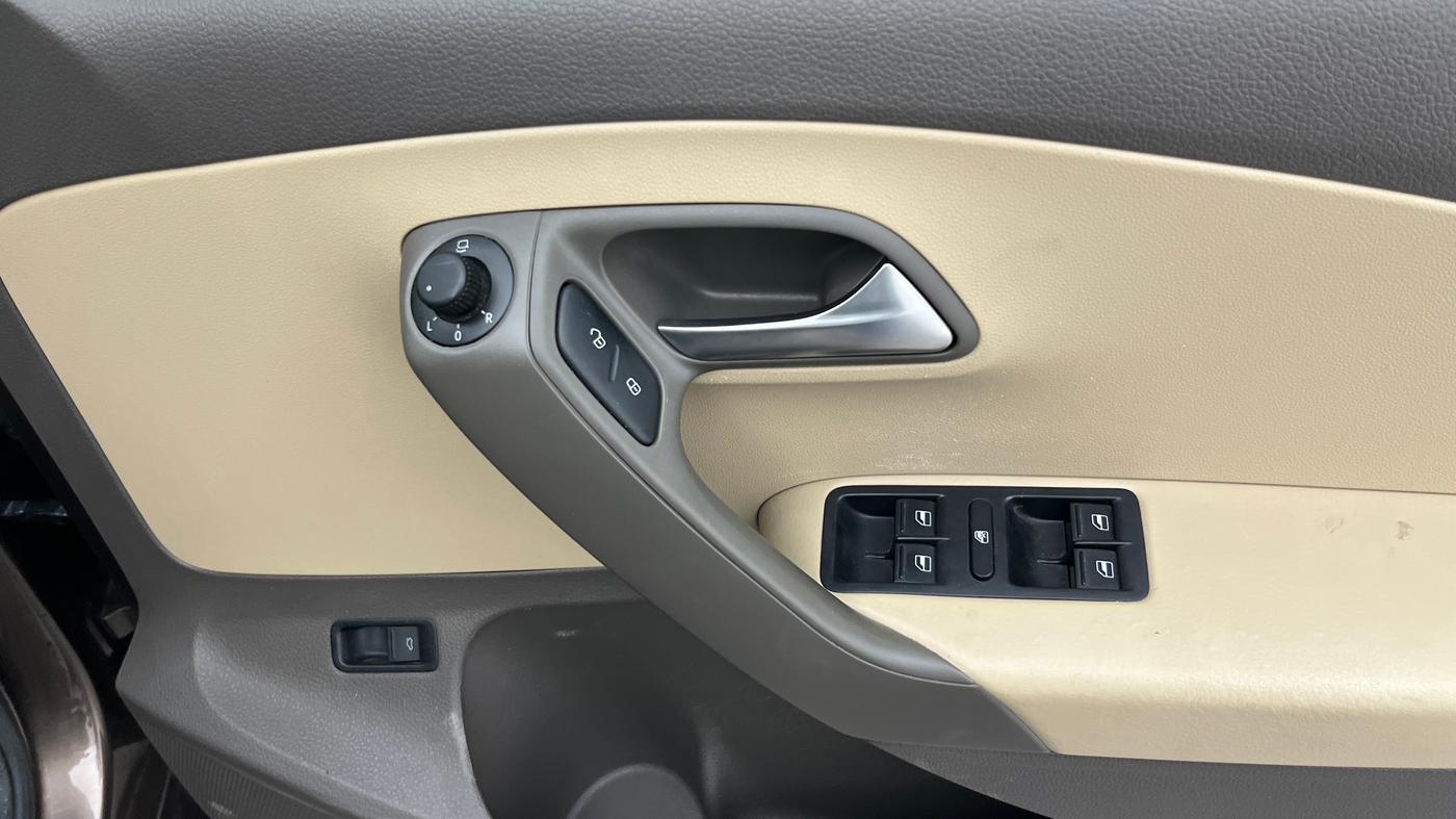 2020 Volkswagen Vento HIGHLINE 1.0L TSI AT, Petrol, Automatic, 34,673 km, Driver Side Door Panels Control